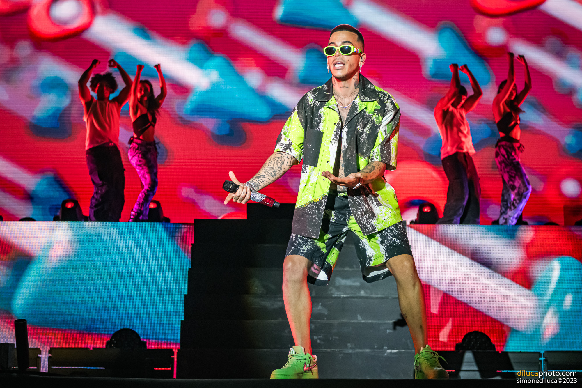 Sfera Ebbasta accende i fan: in diecimila al concerto di Palmanova -  Messaggero Veneto